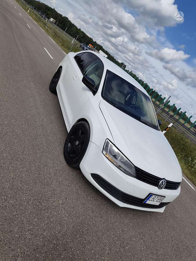 Volkswagen Jetta - 5