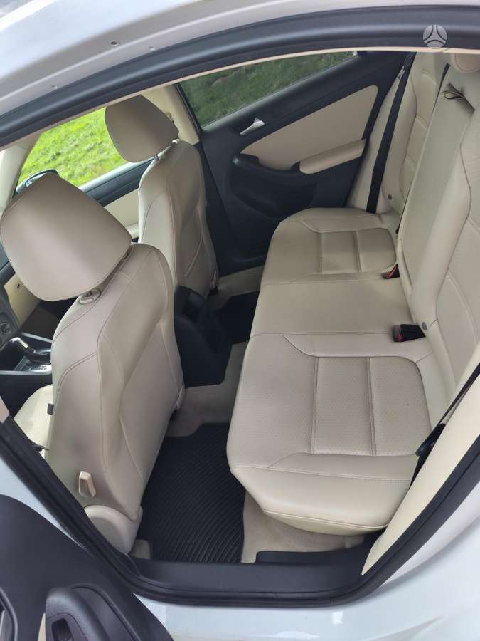 Volkswagen Jetta - 8
