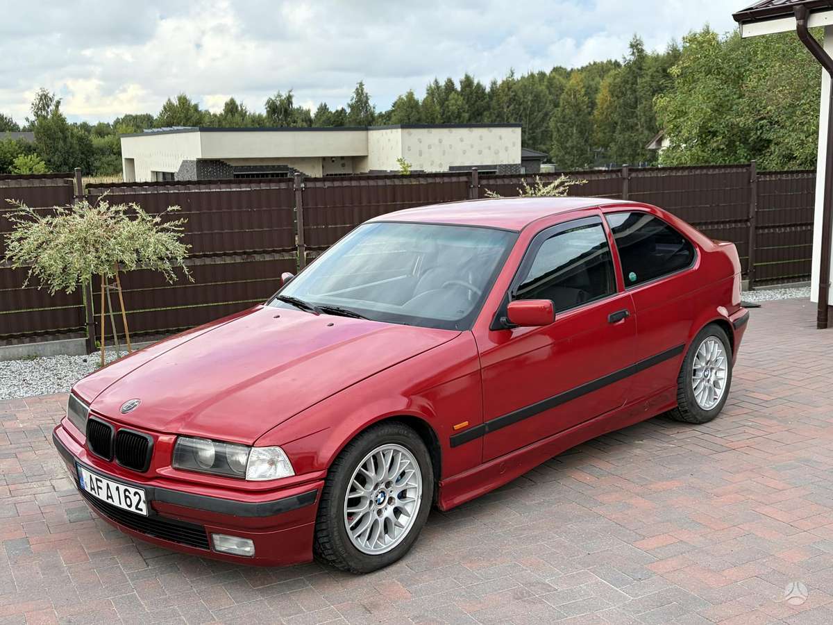 BMW 323, 2.5 l., hatchback