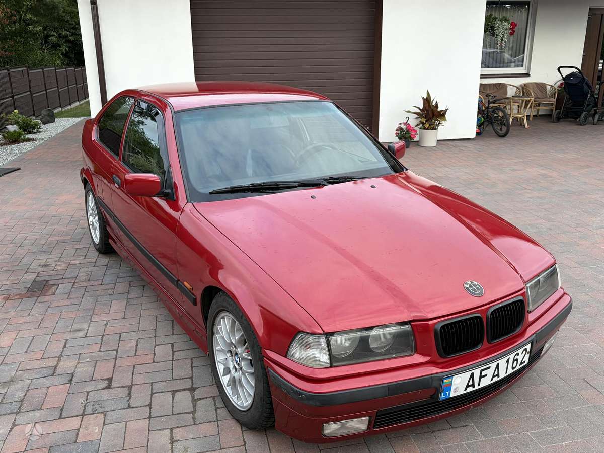 BMW 323, 2.5 l., hatchback