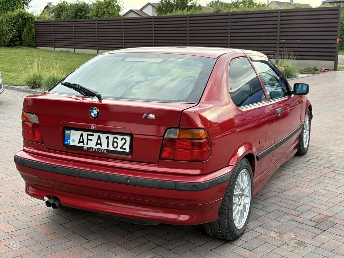 BMW 323, 2.5 l., hatchback