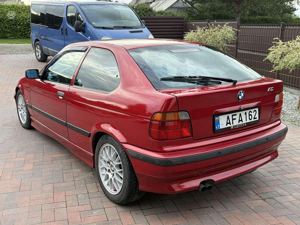 BMW 323, 2.5 l., hatchback