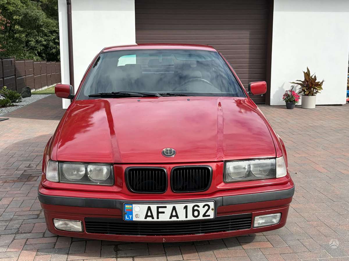 BMW 323, 2.5 l., hatchback