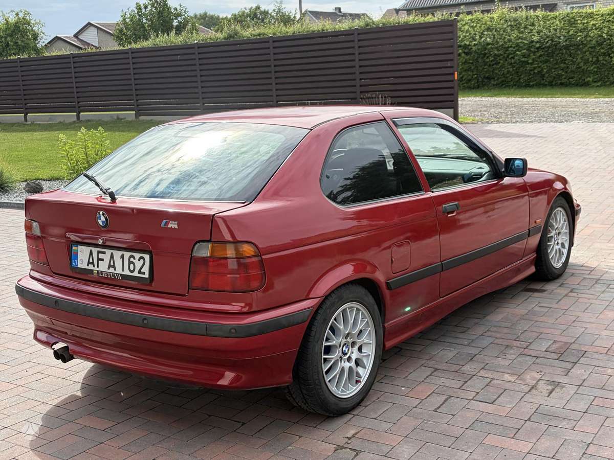 BMW 323, 2.5 l., hatchback
