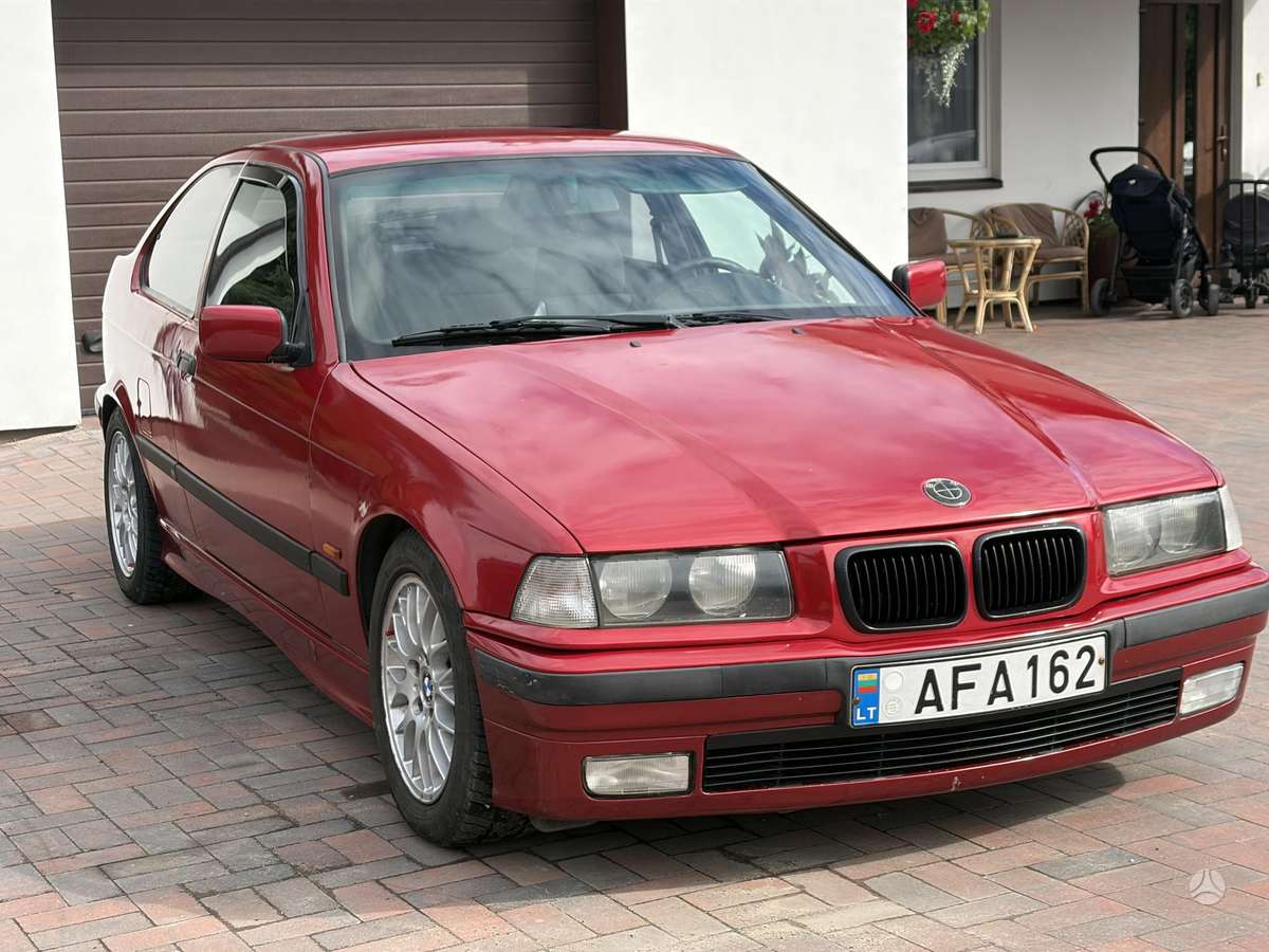 BMW 323, 2.5 l., hatchback