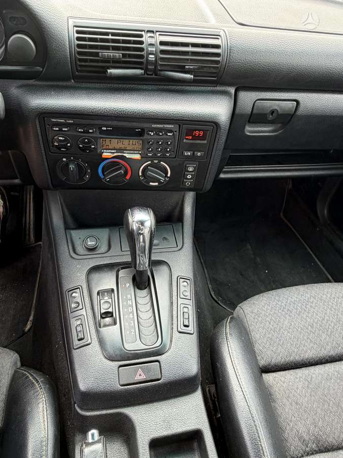 BMW 323, 2.5 l., hatchback