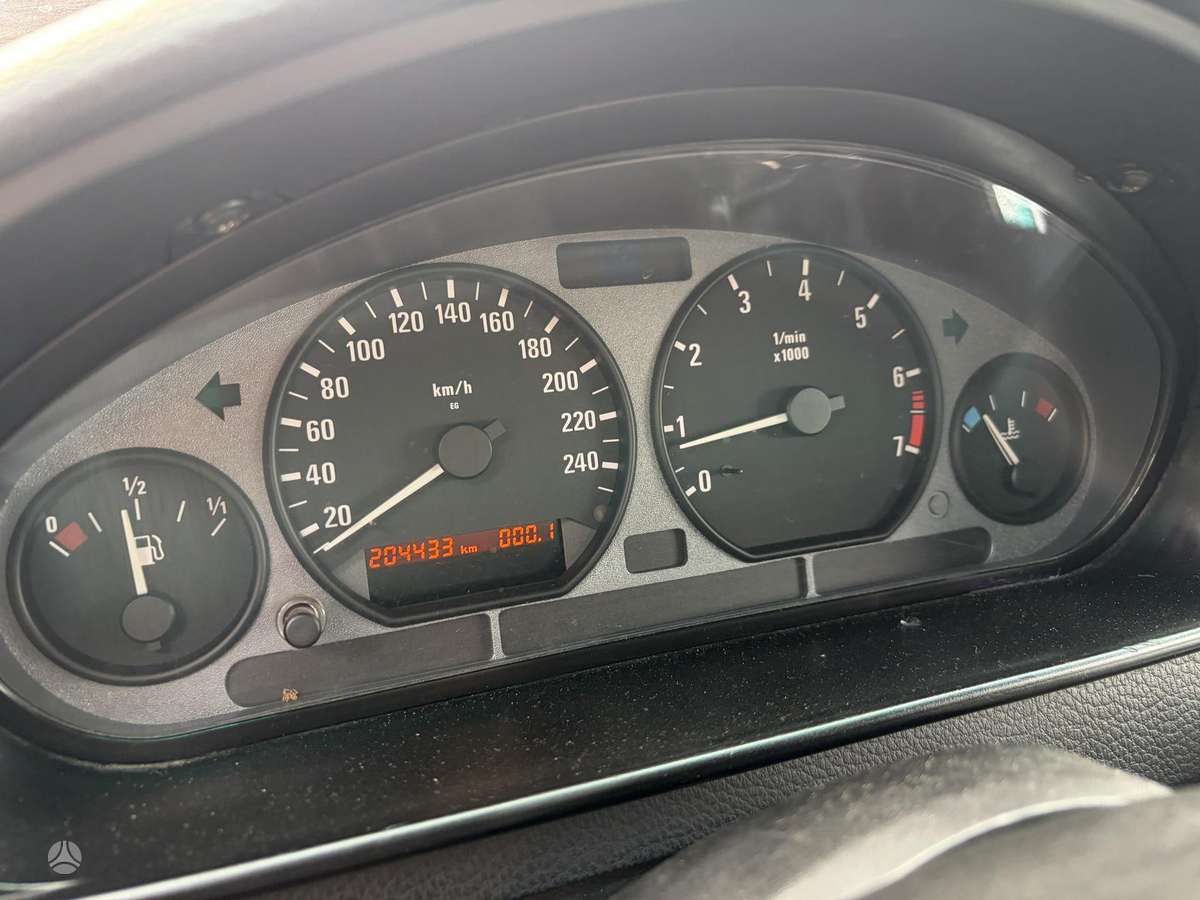 BMW 323, 2.5 l., hatchback