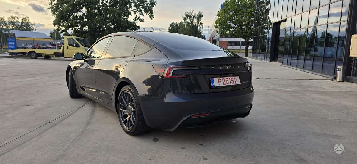 Tesla Model 3, 82 kWh, hatchback