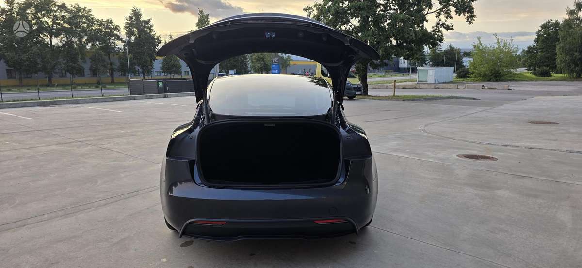 Tesla Model 3, 82 kWh, hatchback