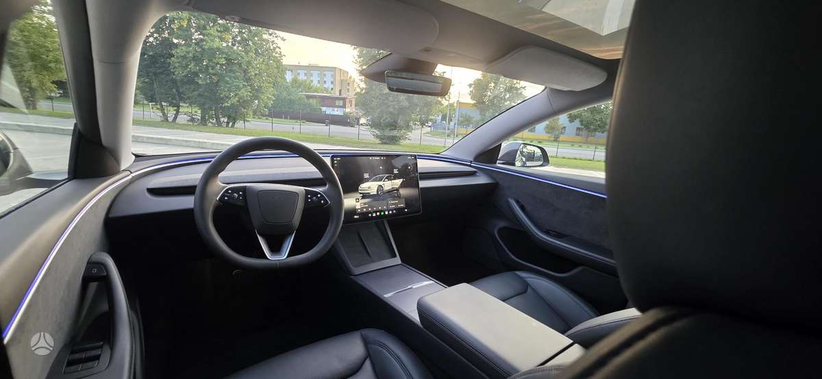 Tesla Model 3, 82 kWh, hatchback