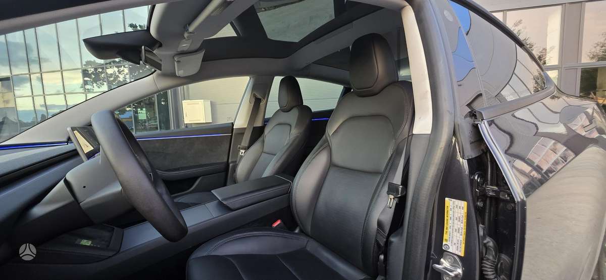 Tesla Model 3, 82 kWh, hatchback