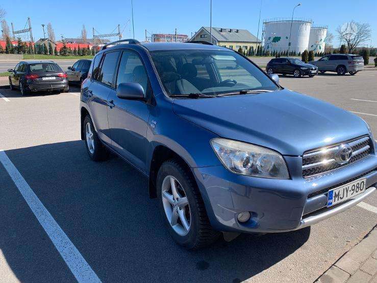 Toyota RAV4 - 1