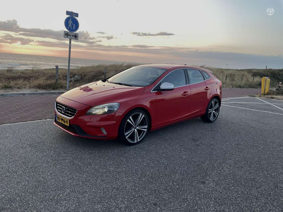 Volvo V40, 2.0 l., hatchback