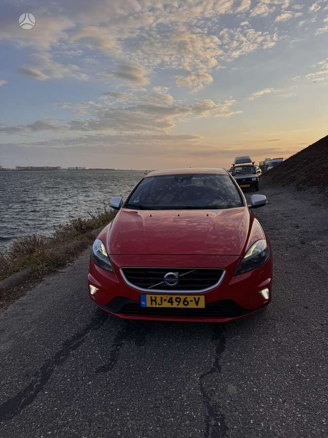 Volvo V40, 2.0 l., hatchback