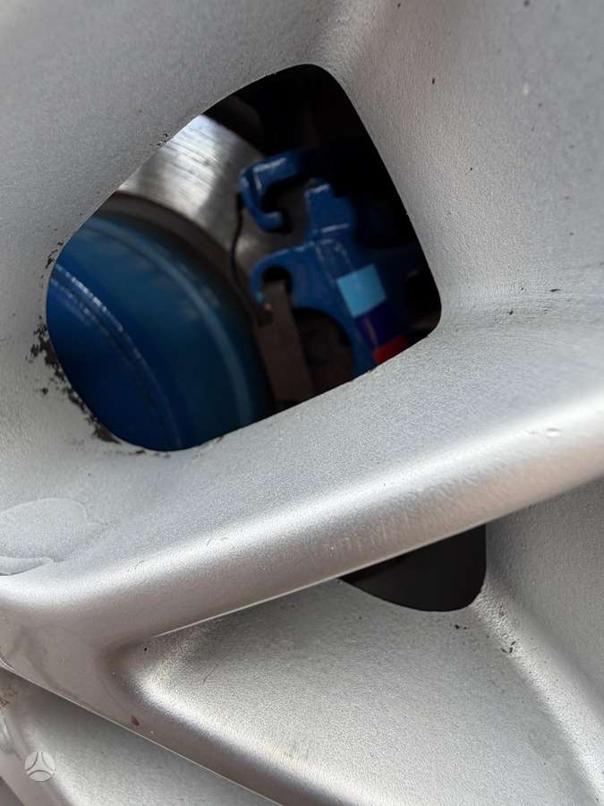 BMW 323, 2.5 l., hatchback