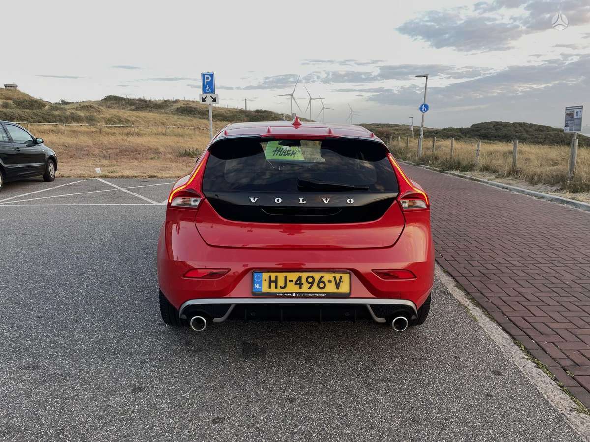Volvo V40, 2.0 l., hatchback