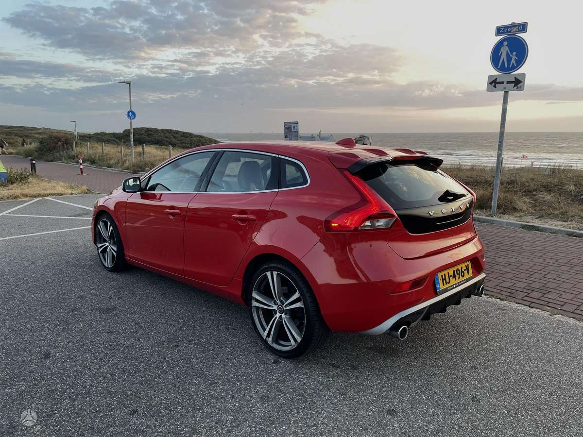 Volvo V40, 2.0 l., hatchback