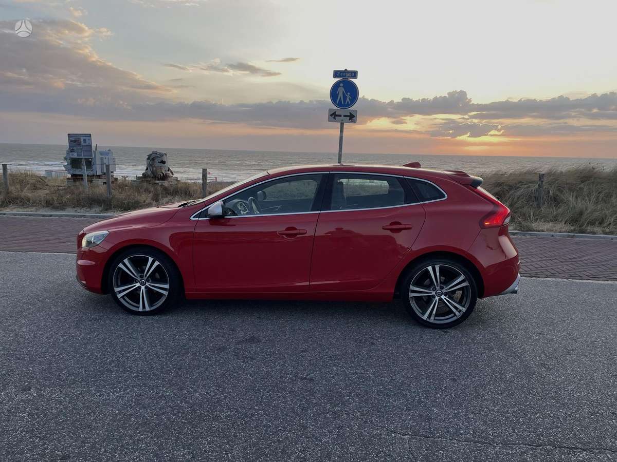 Volvo V40, 2.0 l., hatchback