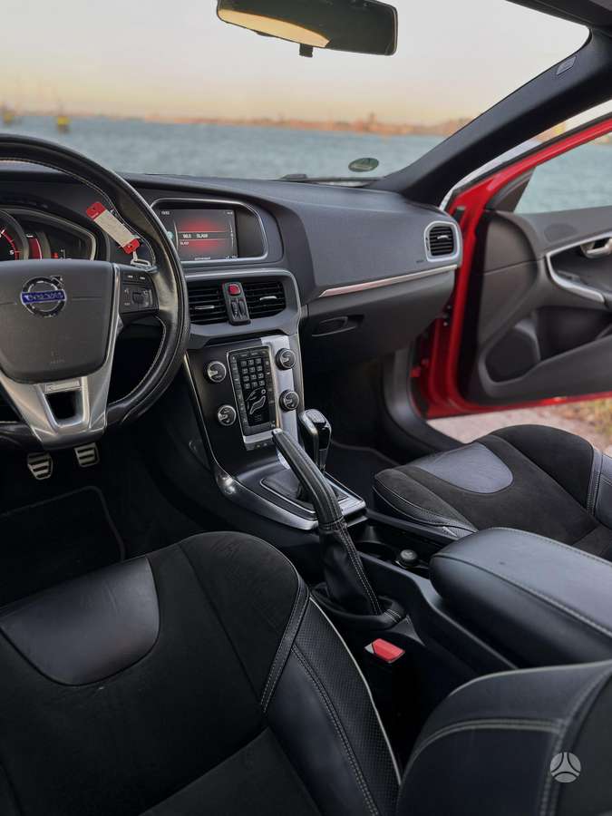 Volvo V40, 2.0 l., hatchback