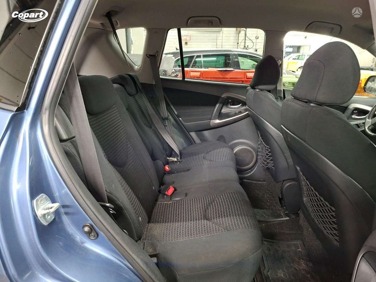 Toyota RAV4 - 6