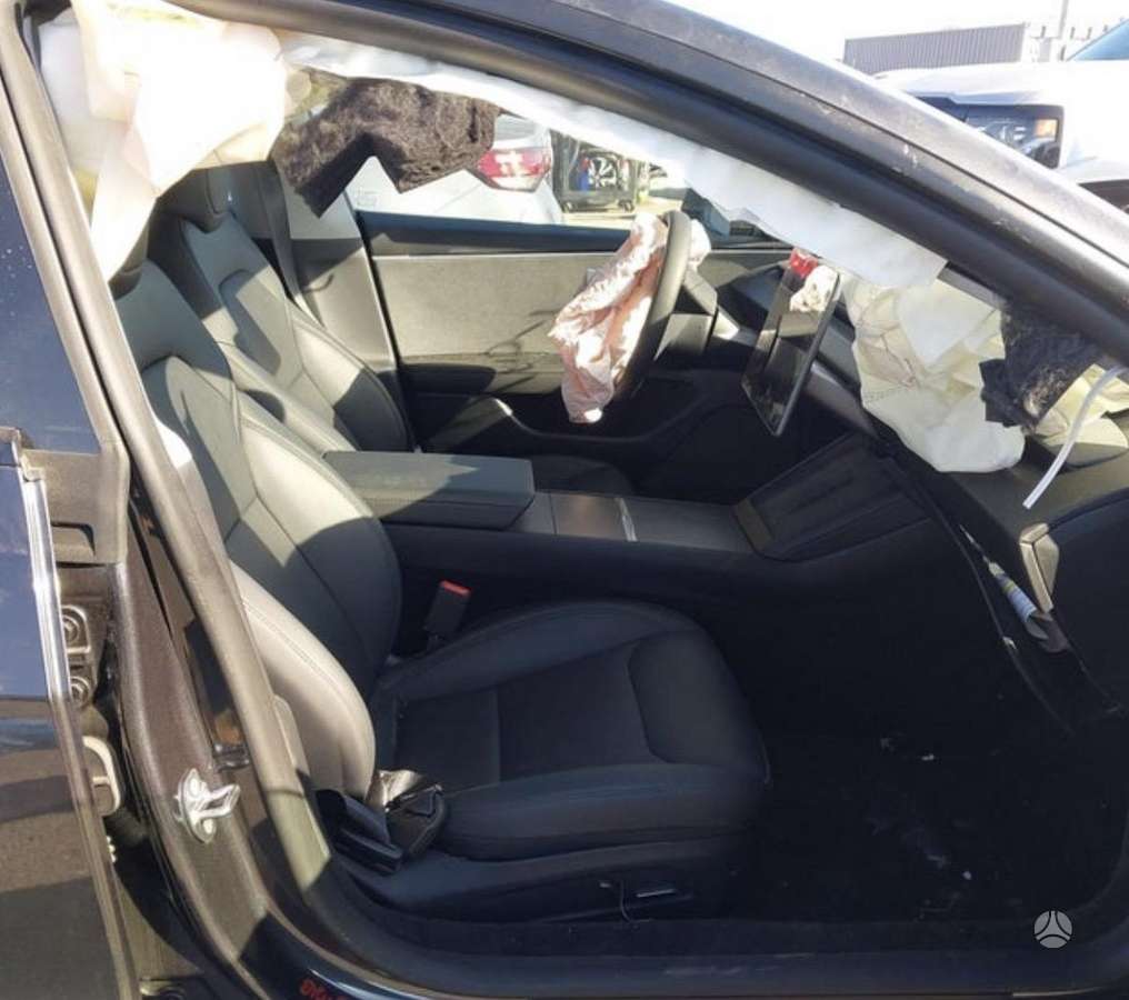 Tesla Model 3, Хэтчбек