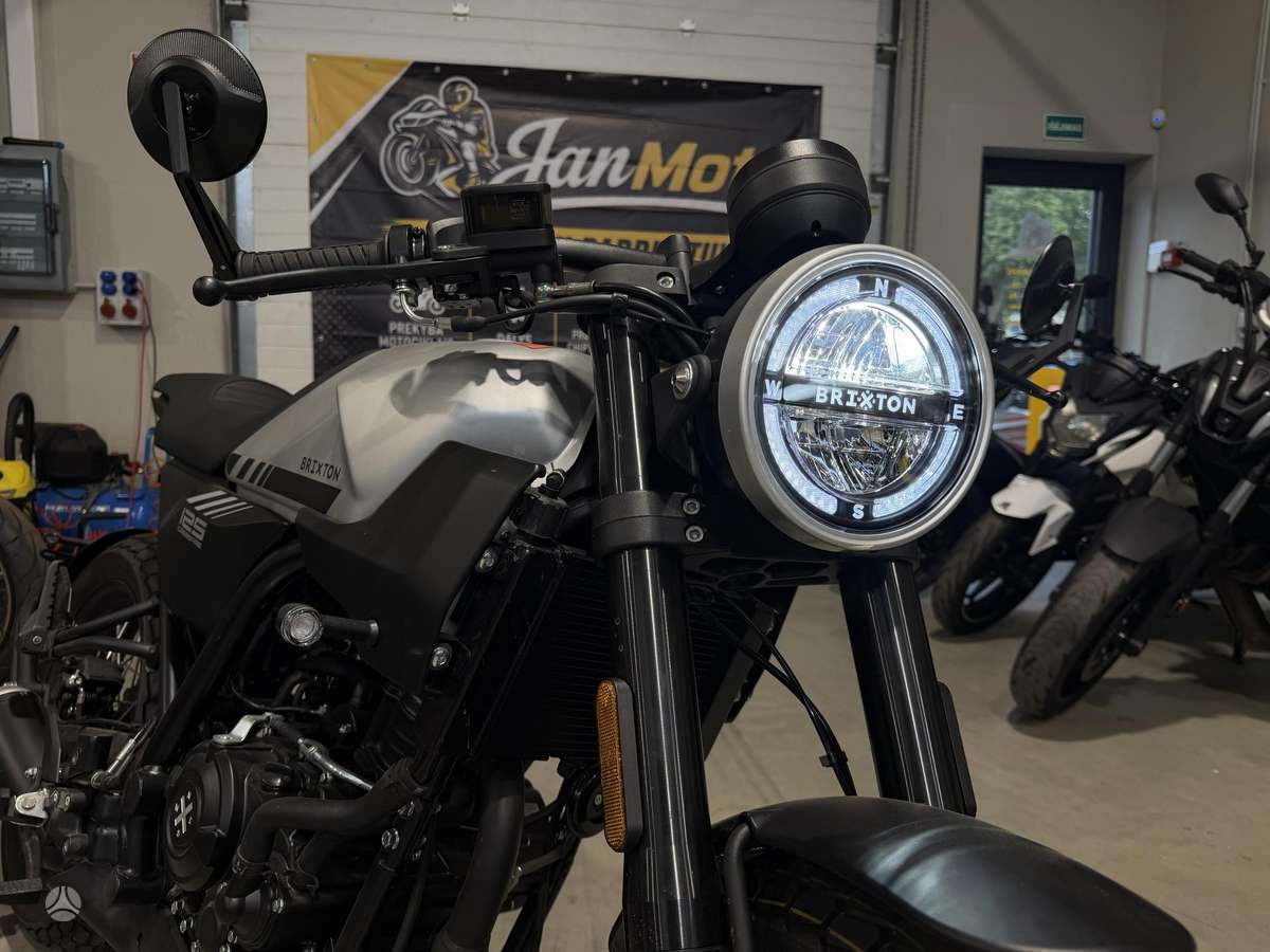 Brixton Crossfire 125 125cc, street / classic