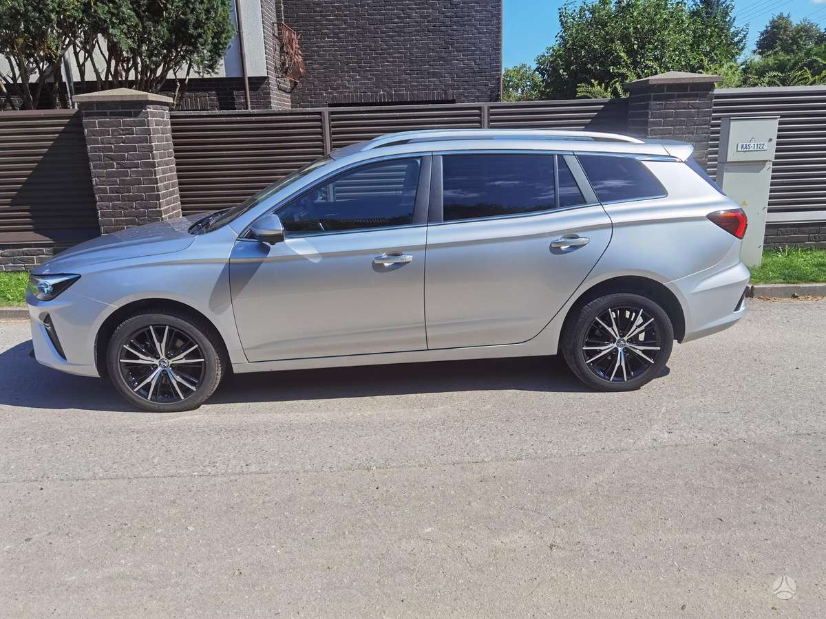 MG MG5, universalas