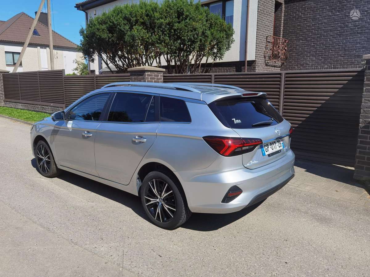 MG MG5, universalas