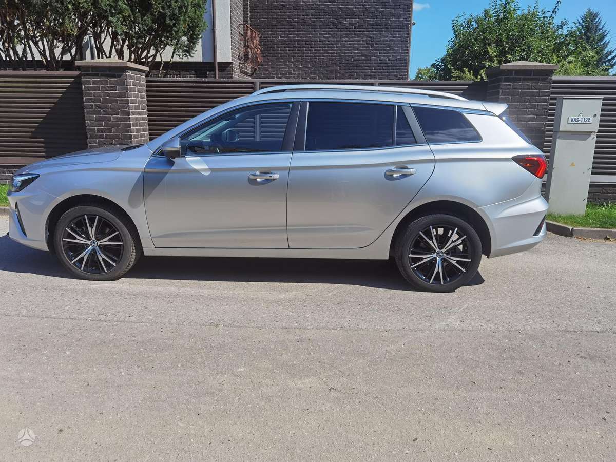 MG MG5, universalas