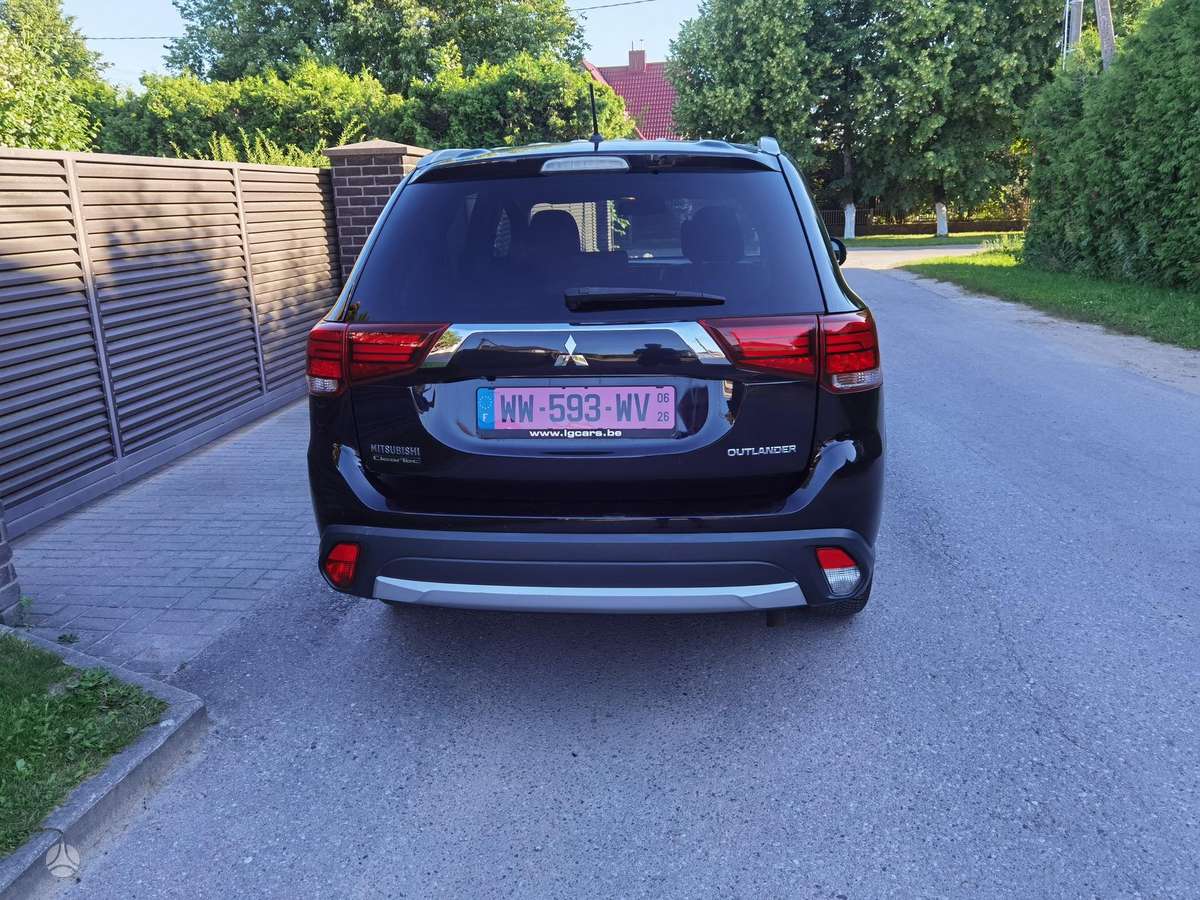 Mitsubishi Outlander, off-road / crossover