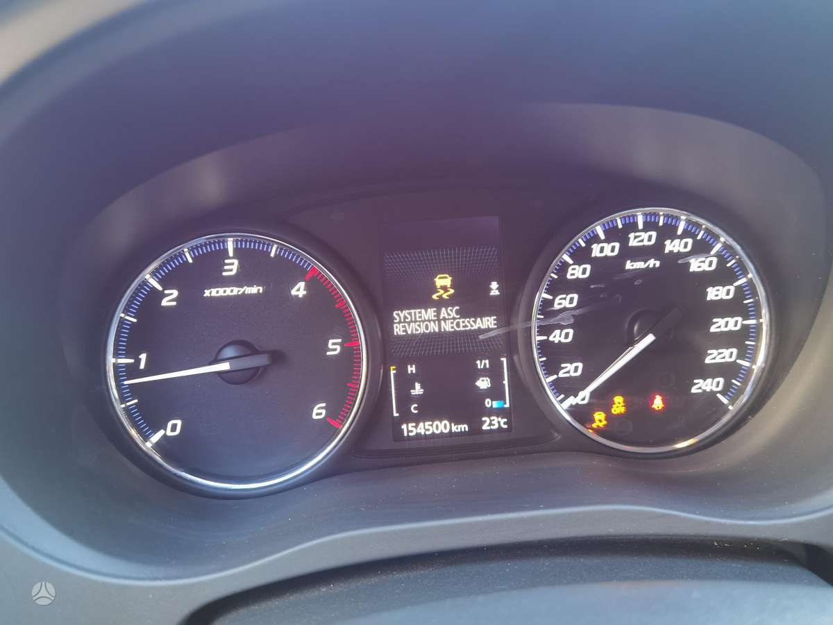 Mitsubishi Outlander, off-road / crossover