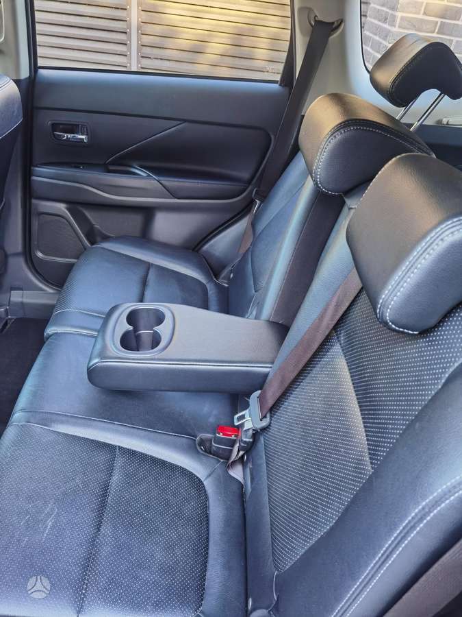Mitsubishi Outlander, off-road / crossover