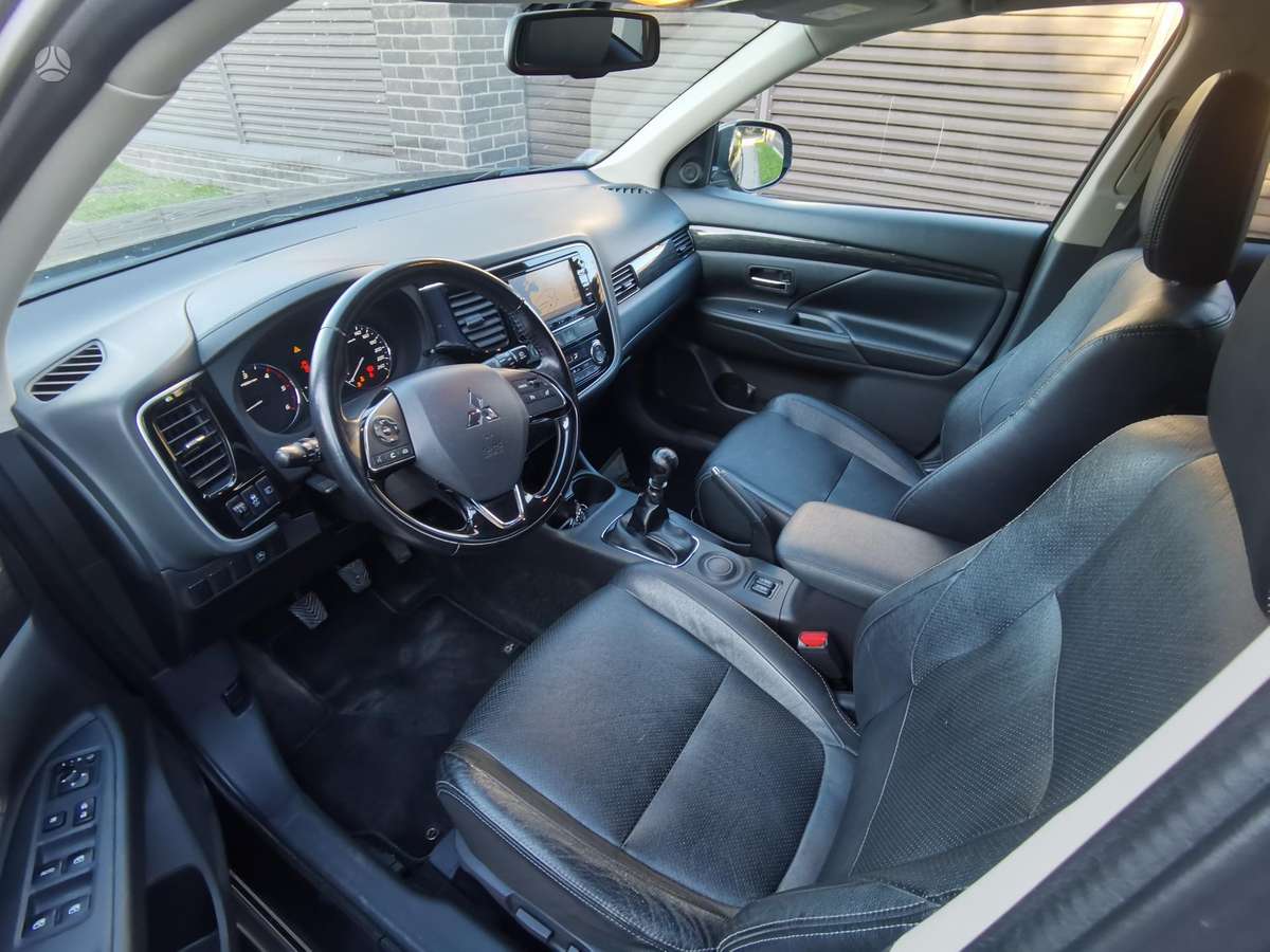 Mitsubishi Outlander, off-road / crossover