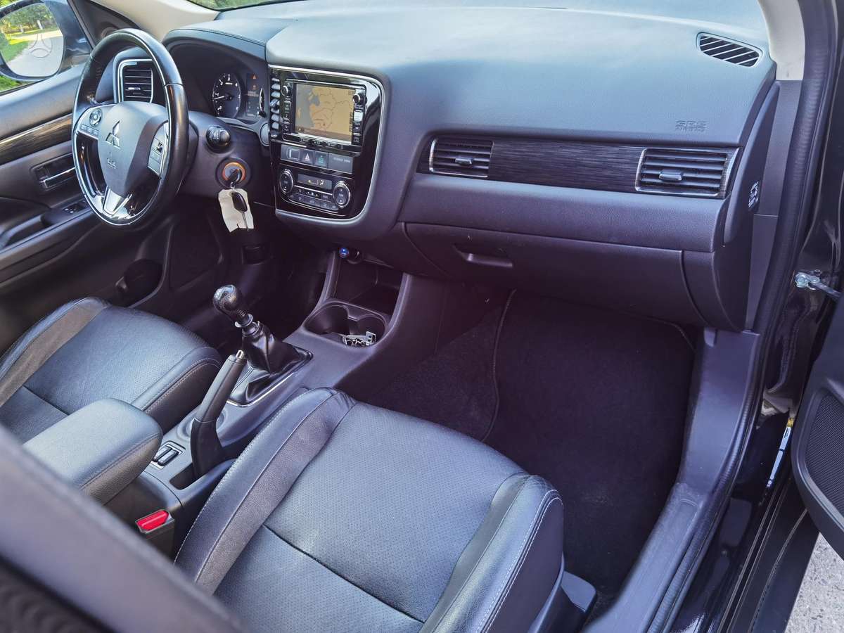 Mitsubishi Outlander, off-road / crossover