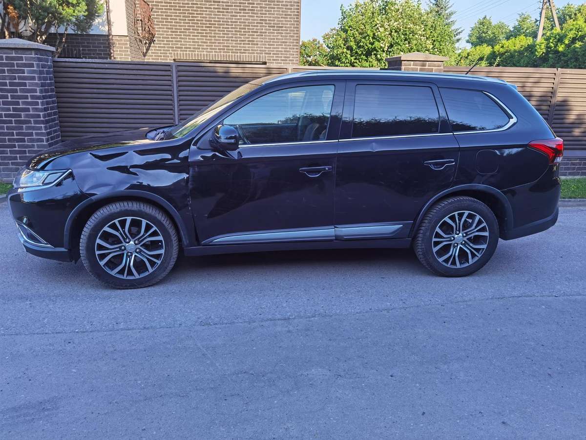 Mitsubishi Outlander, off-road / crossover