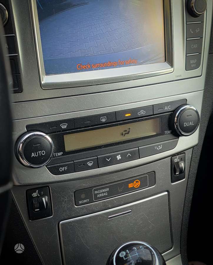 Toyota Avensis - 8