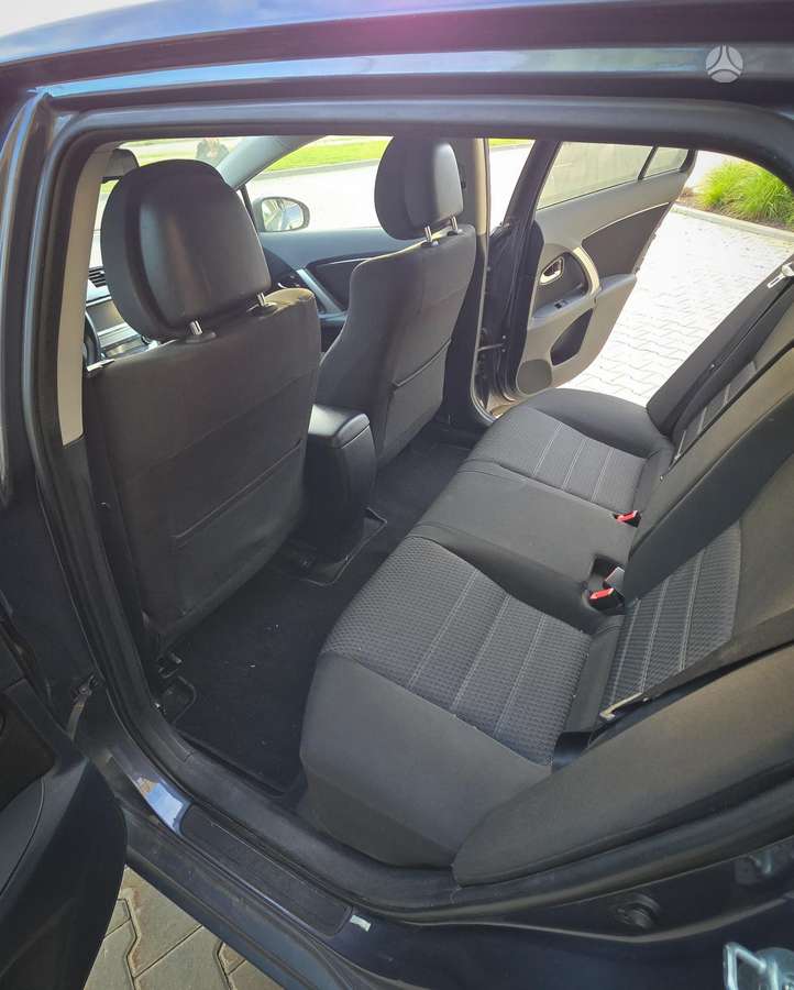 Toyota Avensis - 11