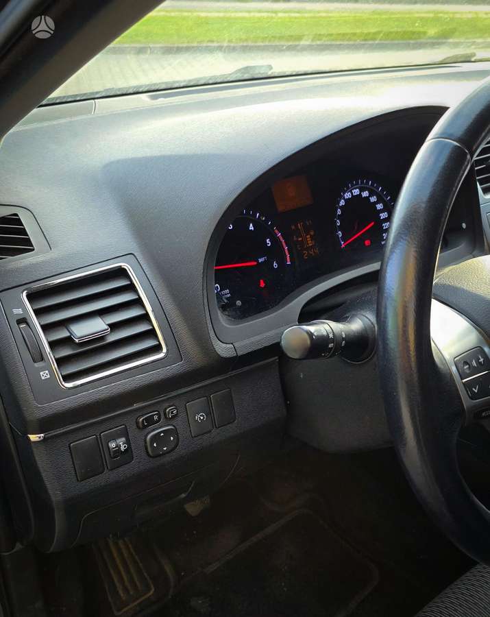 Toyota Avensis - 9