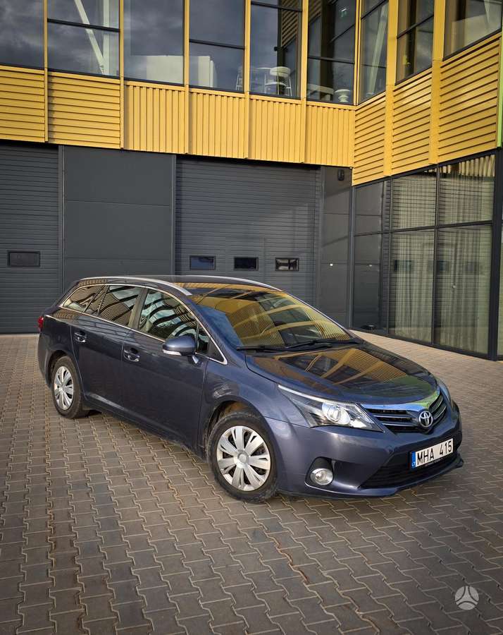 Toyota Avensis - 1