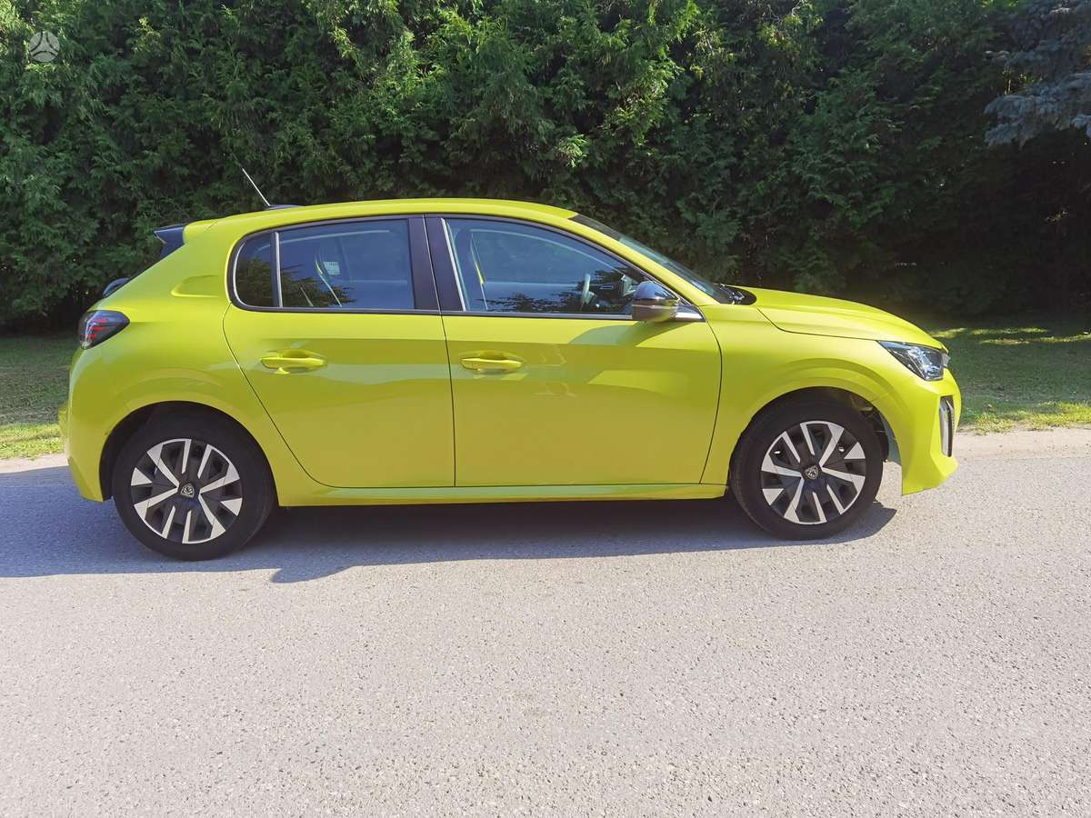 Peugeot 208, 1.2 l., hatchback