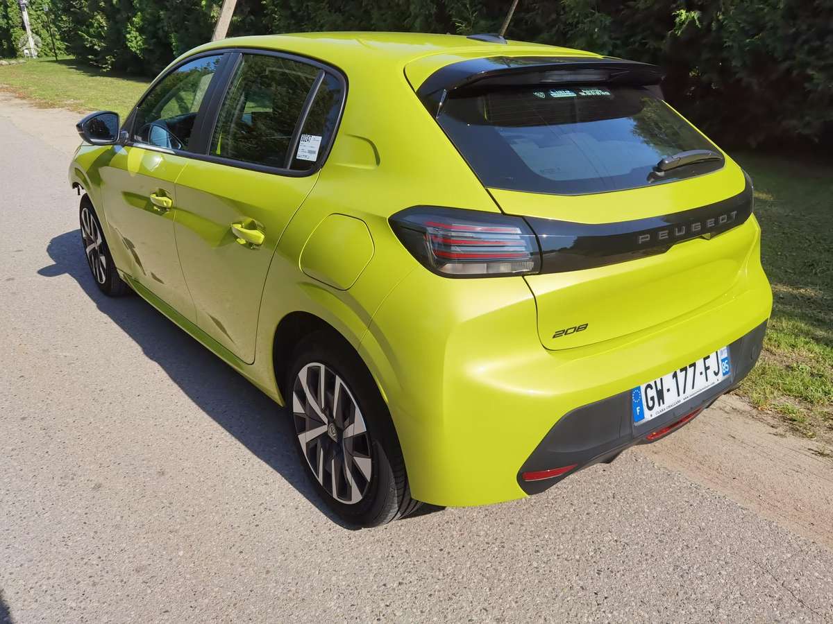 Peugeot 208, 1.2 l., hatchback