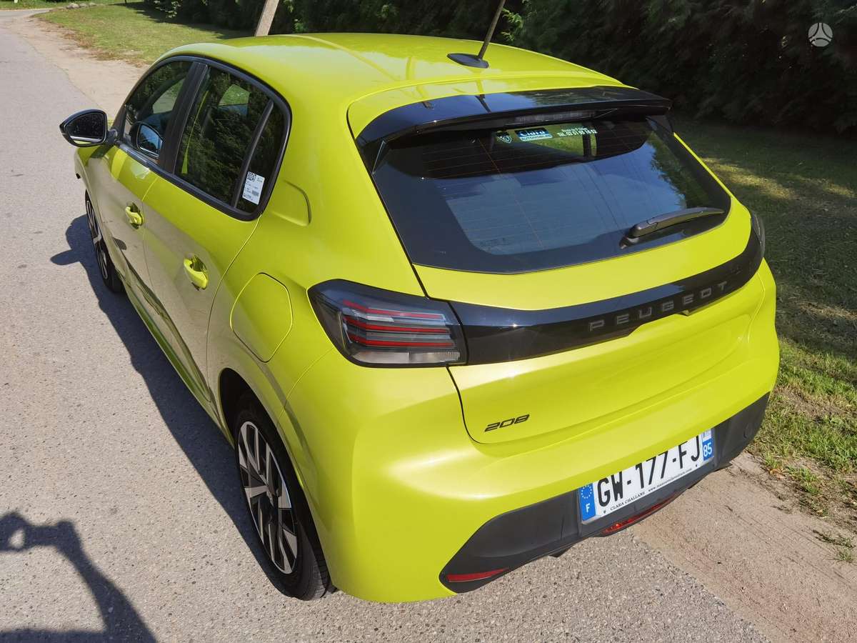Peugeot 208, 1.2 l., hatchback