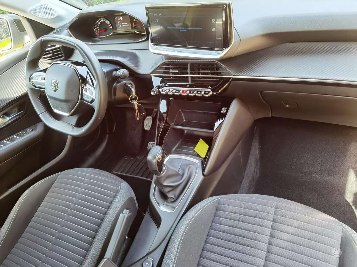 Peugeot 208, 1.2 l., hatchback