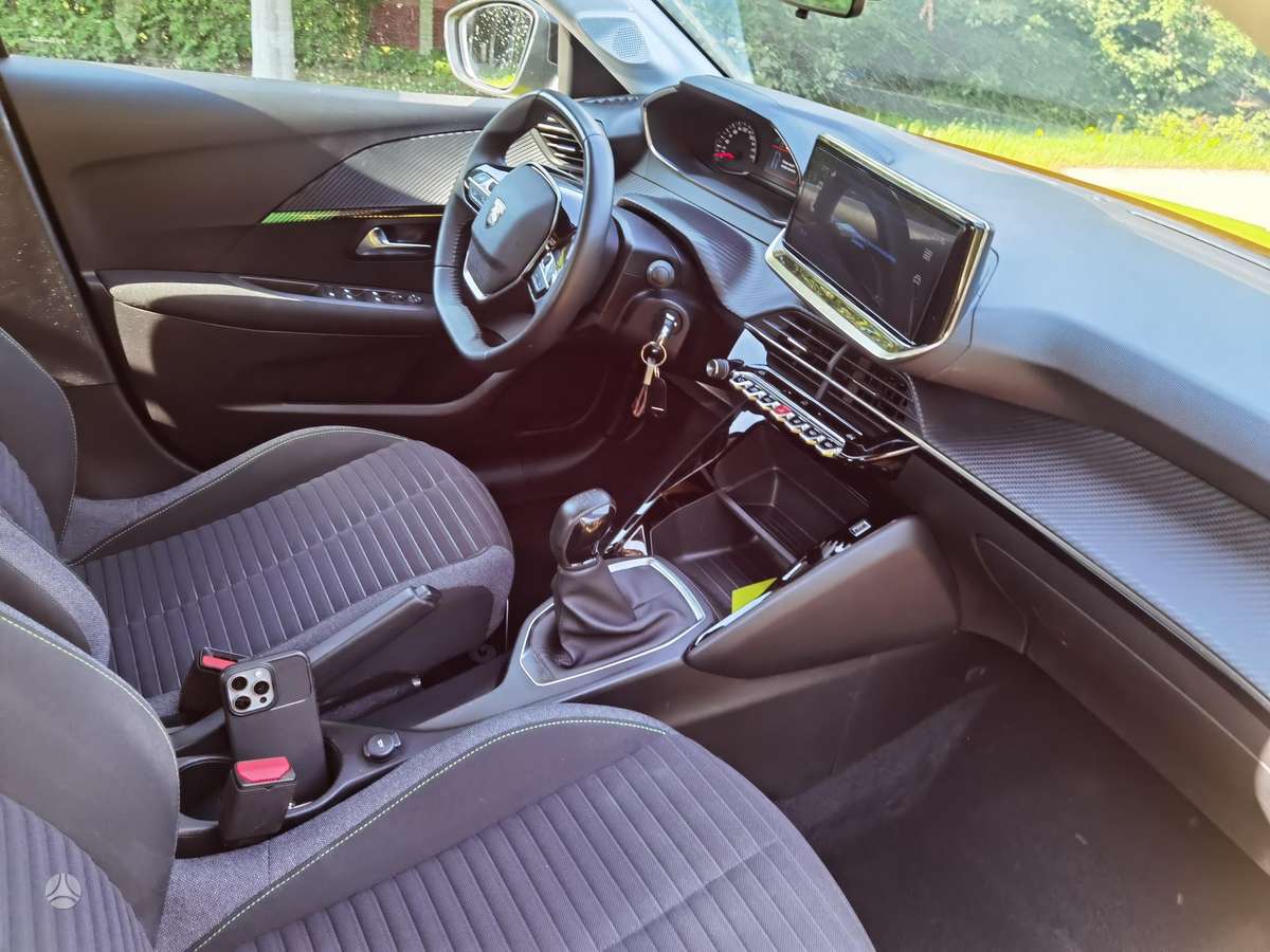 Peugeot 208, 1.2 l., hatchback