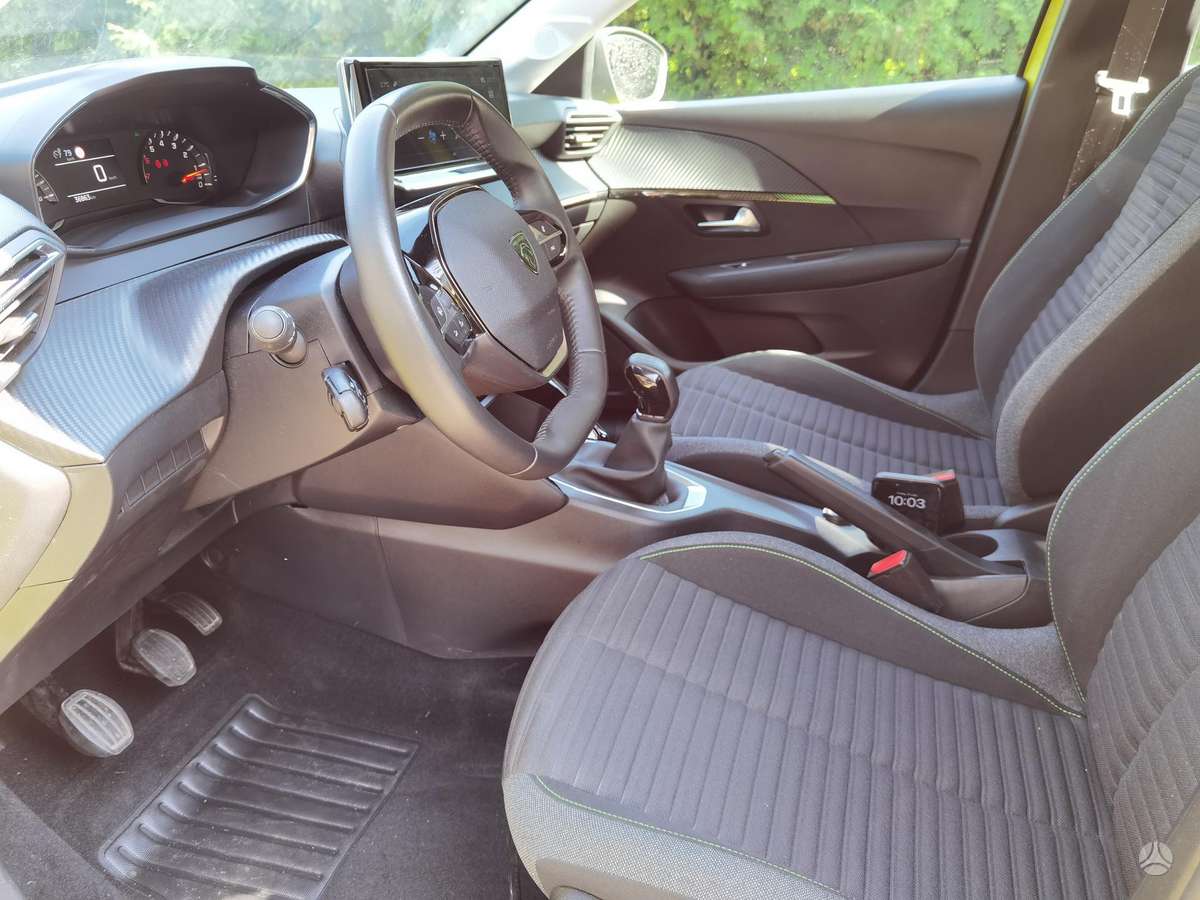 Peugeot 208, 1.2 l., hatchback