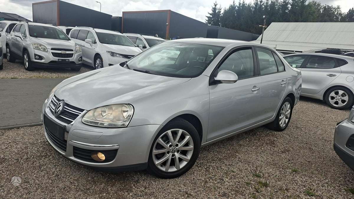 Volkswagen Jetta - 1