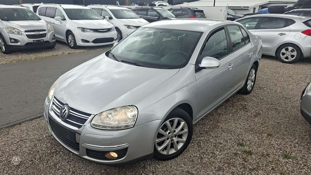 Volkswagen Jetta - 2