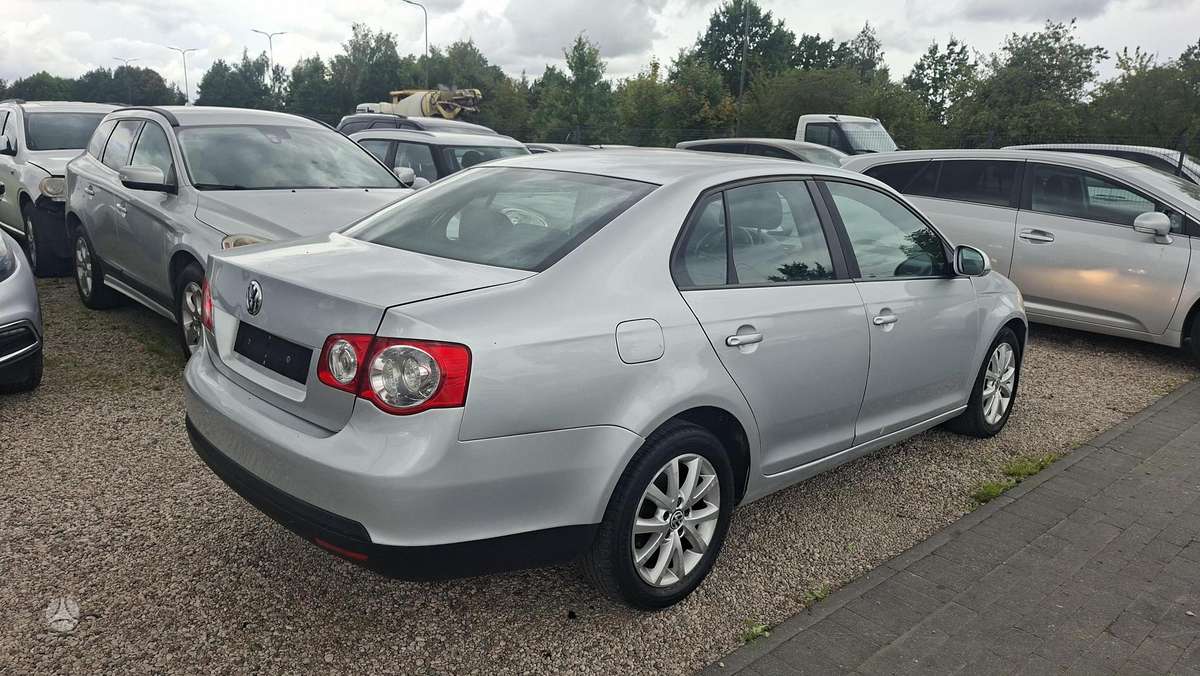 Volkswagen Jetta - 5