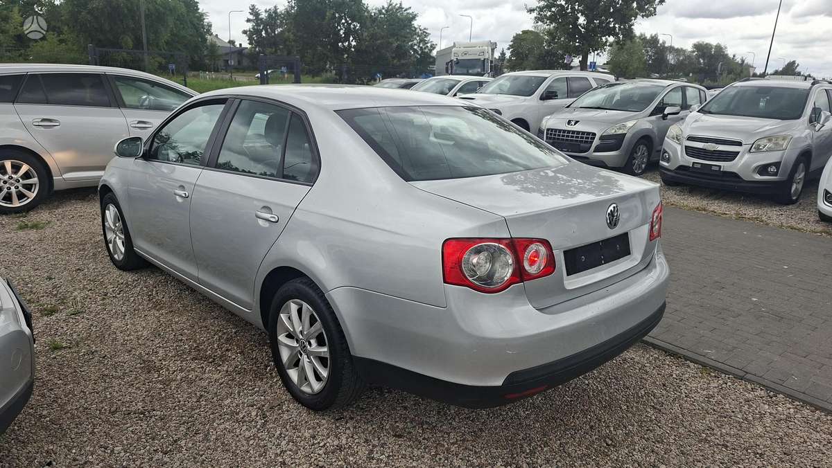 Volkswagen Jetta - 6