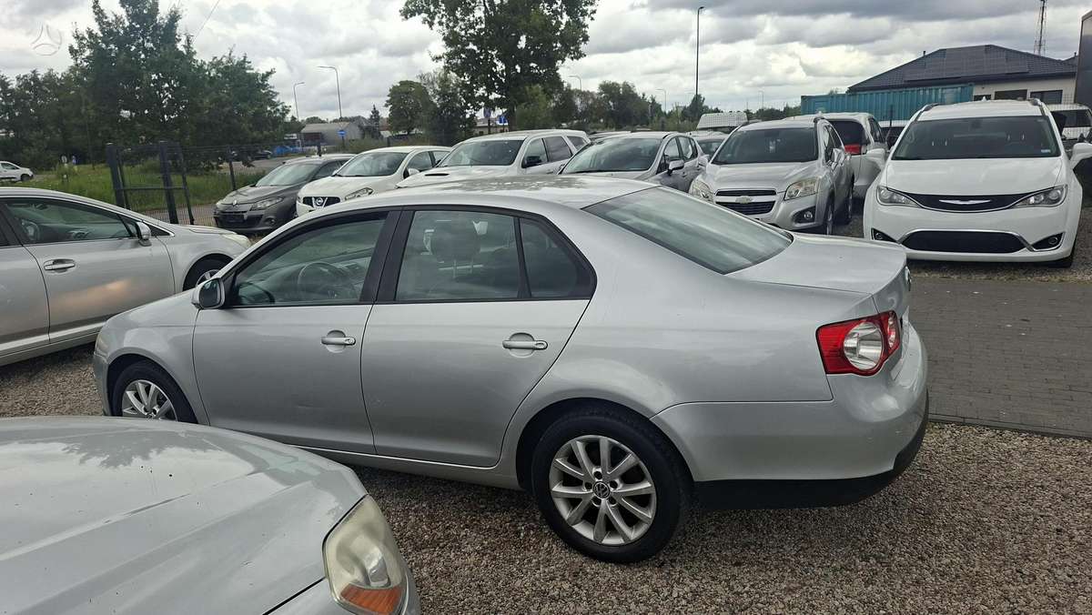 Volkswagen Jetta - 7